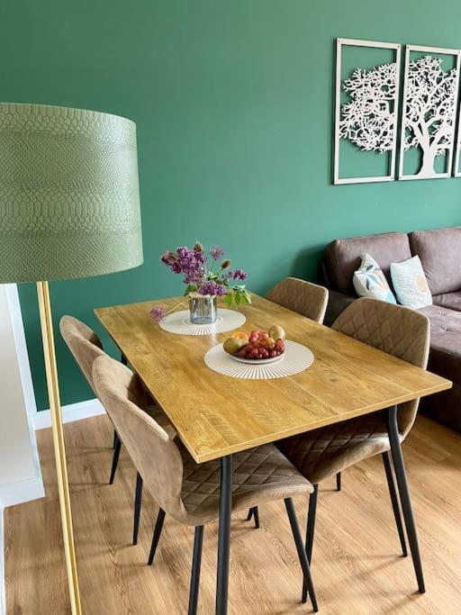 2-Zimmer Zentral In Ferdinandshof, Wlan Modern Luaran gambar