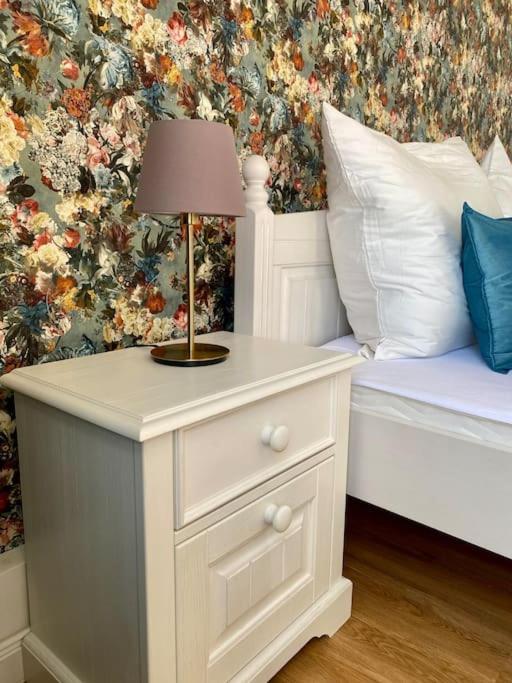2-Zimmer Zentral In Ferdinandshof, Wlan Modern Luaran gambar
