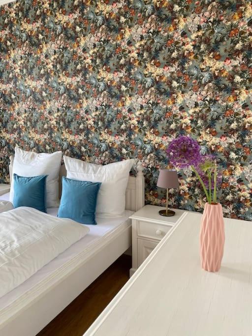 2-Zimmer Zentral In Ferdinandshof, Wlan Modern Luaran gambar