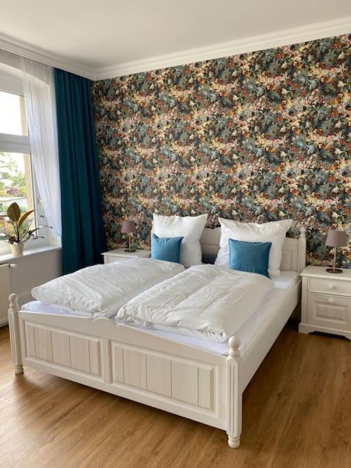 2-Zimmer Zentral In Ferdinandshof, Wlan Modern Luaran gambar