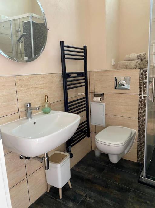 2-Zimmer Zentral In Ferdinandshof, Wlan Modern Luaran gambar