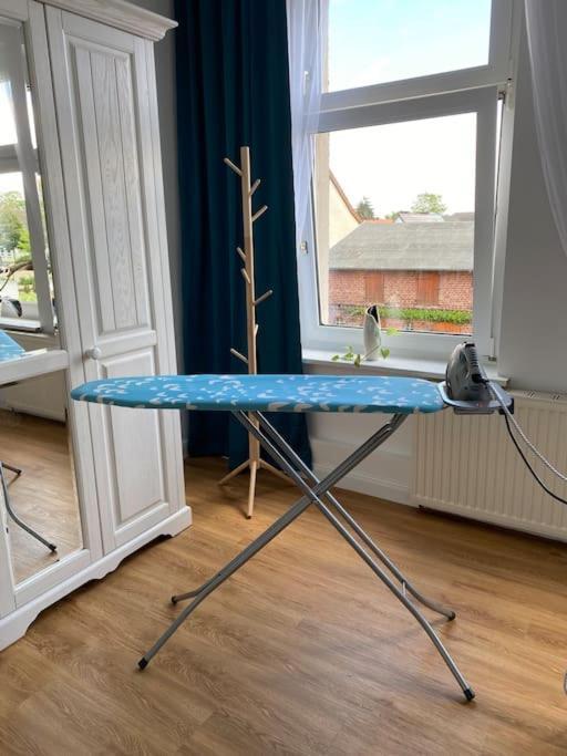 2-Zimmer Zentral In Ferdinandshof, Wlan Modern Luaran gambar